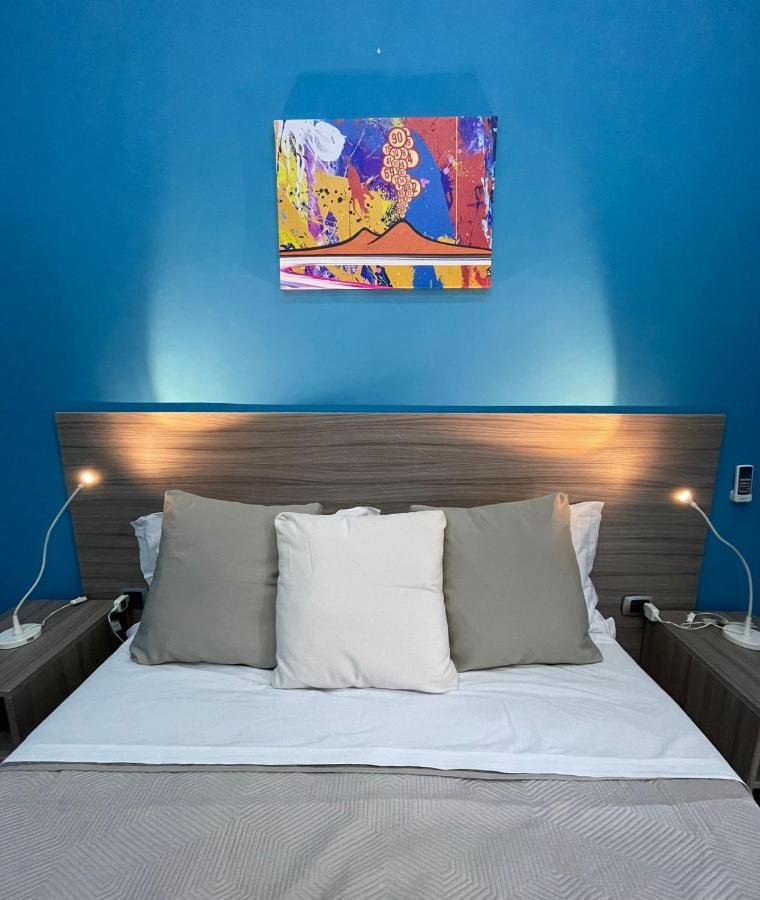 Holiday Naples Art Rooms エクステリア 写真